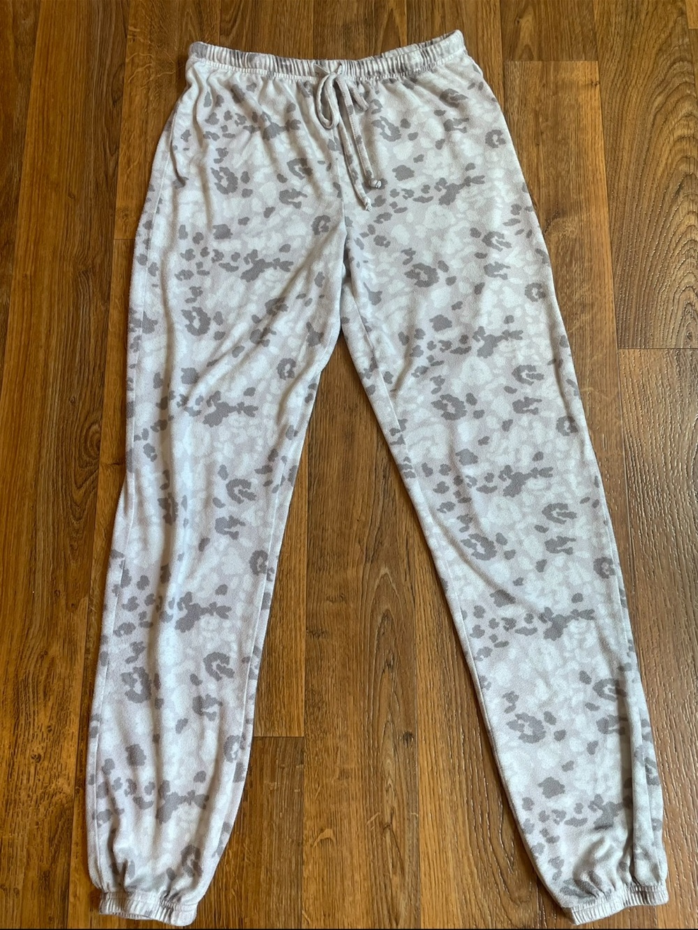 Women's Cozy Leopard-Print Pajama Joggers - Light Gray